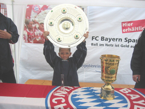 Marcel mit der Deutschen Meisterschale 2006